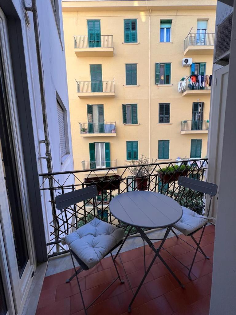 Revis 84 Apartment Наполи Екстериор снимка